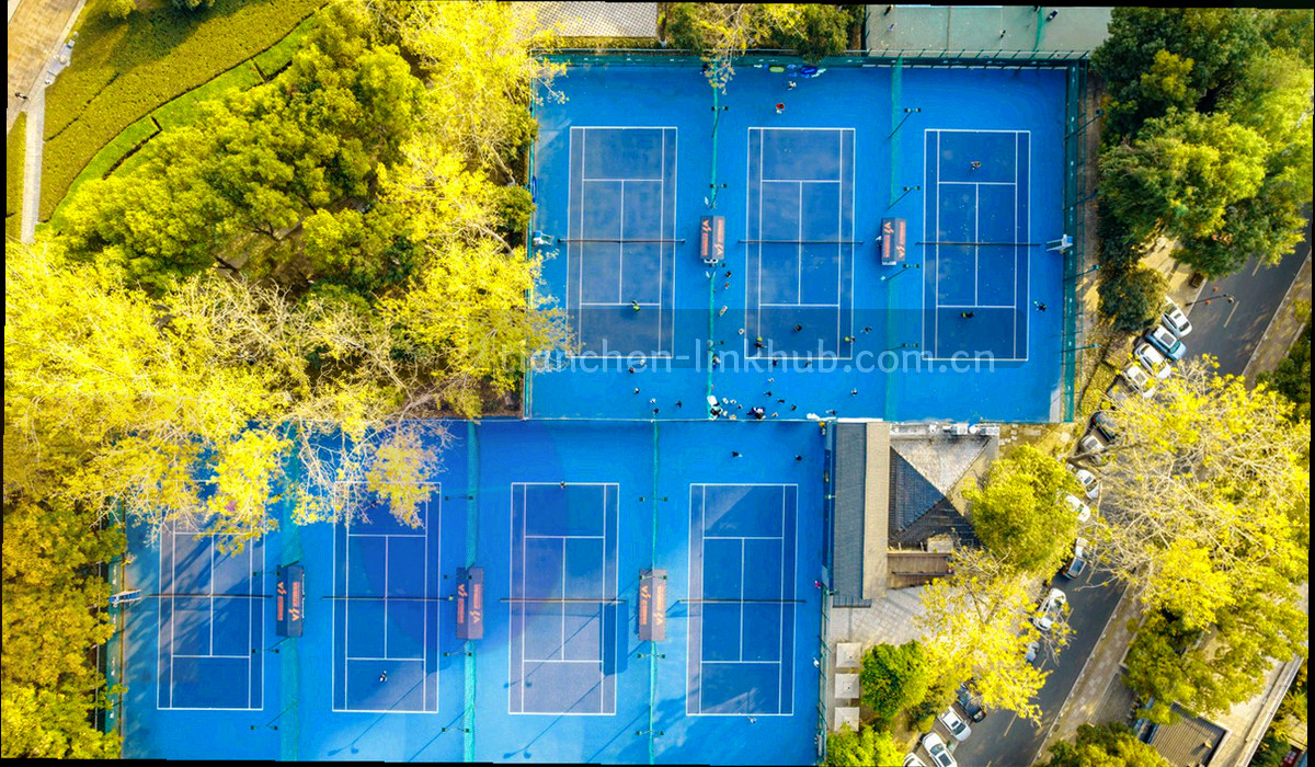 等距网格上整齐排列的版本卡片与时间刻度，风格干净明亮